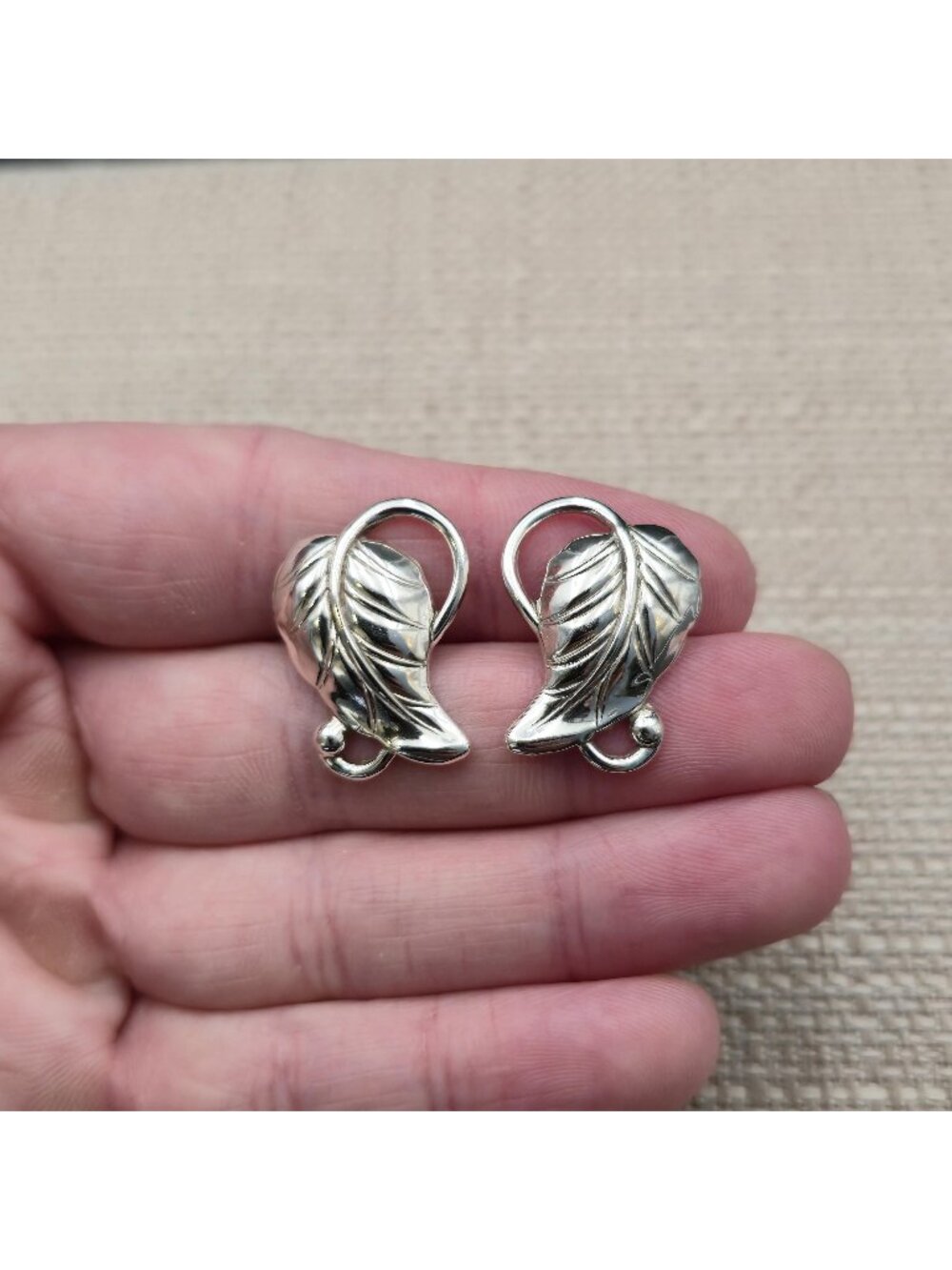 Vintage Sterling Silver Textured Leaf Feather Earrings A8883